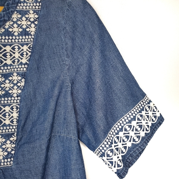 FUNAL PRICE Vineyard Vines Embroidered Summer Chambray Top - Picture 4 of 7